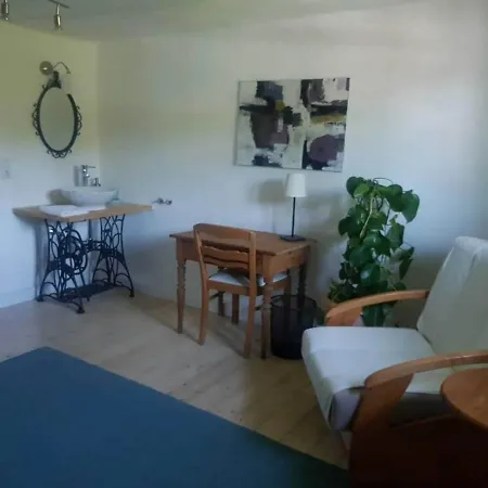 Aeltestes Haus In Quentel - 1 Mit Kleinem Garten Апартаменты *